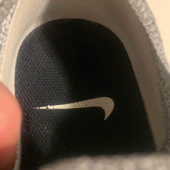 Nike Epic React Flyknit 2 Women’s Running Shoe - Picture 5 of 9